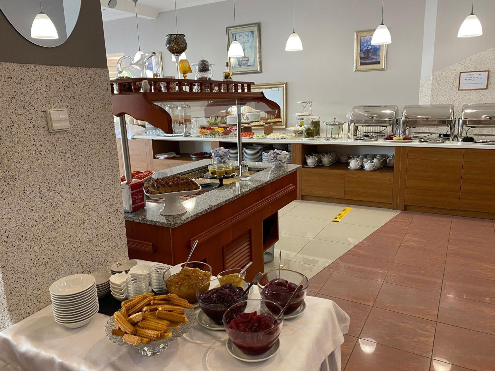 Eva Hotel Мронгово Екстериор снимка