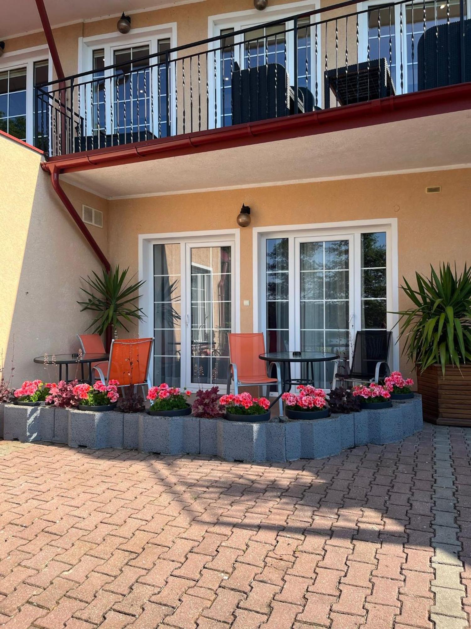 Eva Hotel Мронгово Екстериор снимка