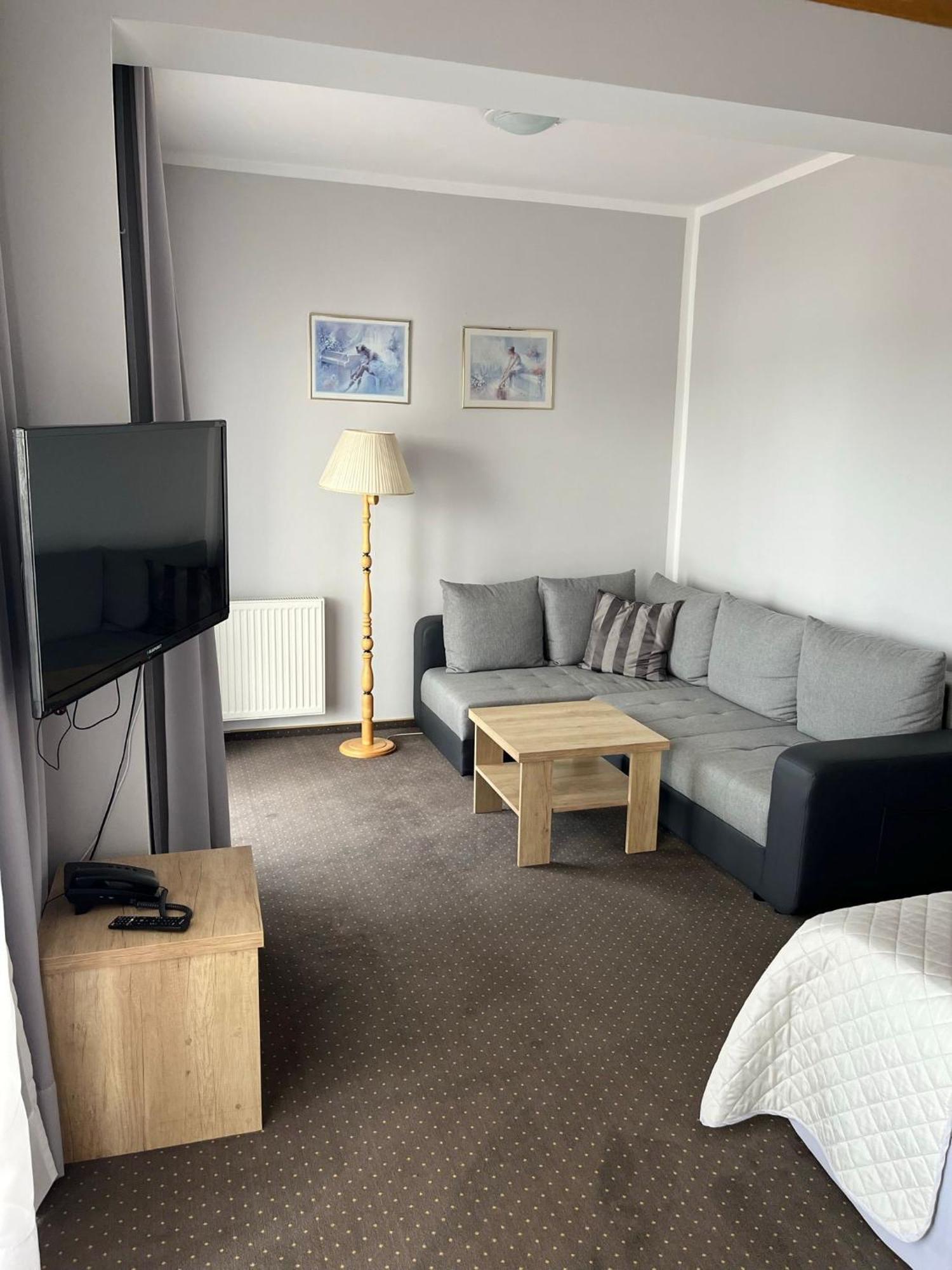 Eva Hotel Мронгово Екстериор снимка