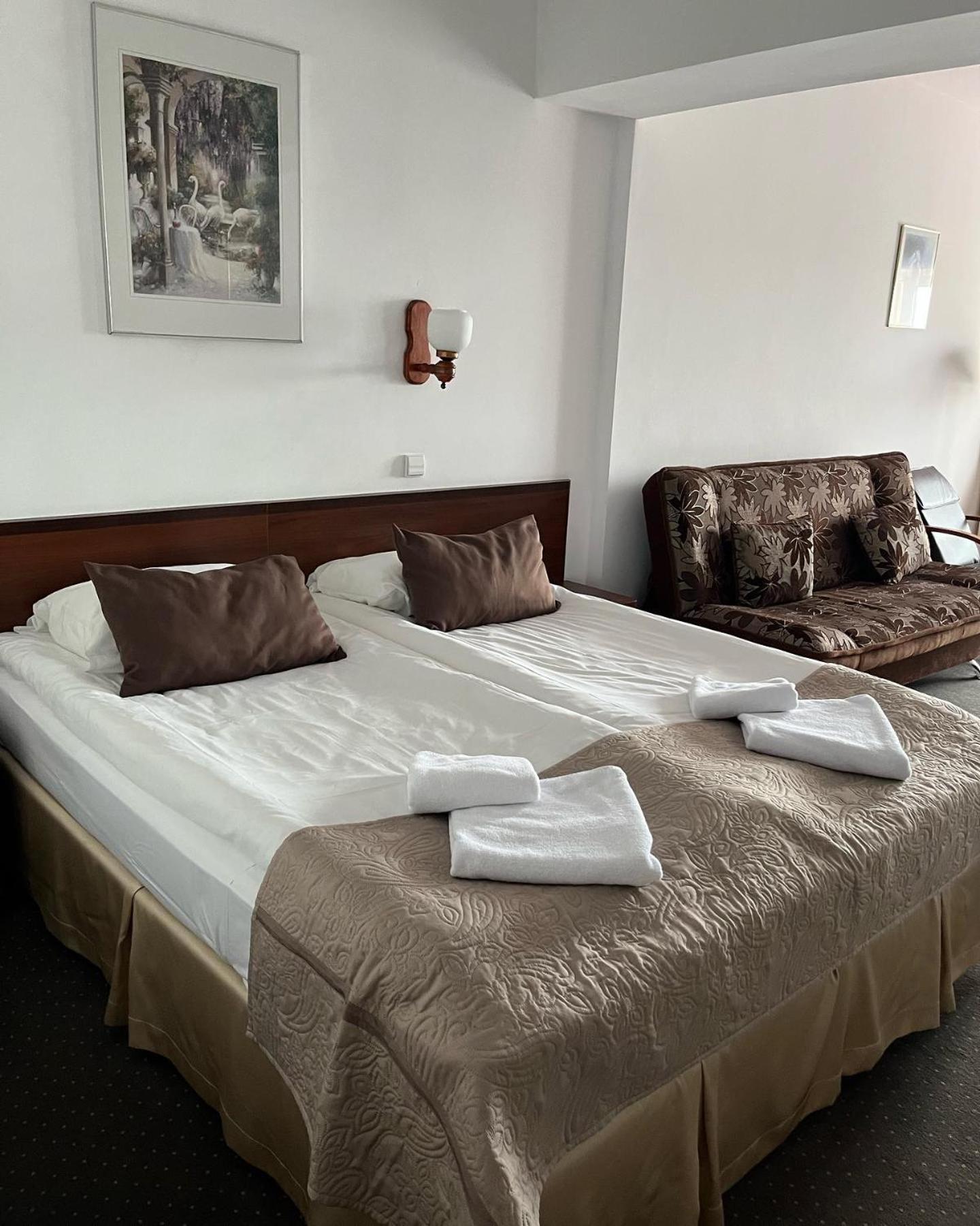Eva Hotel Мронгово Екстериор снимка