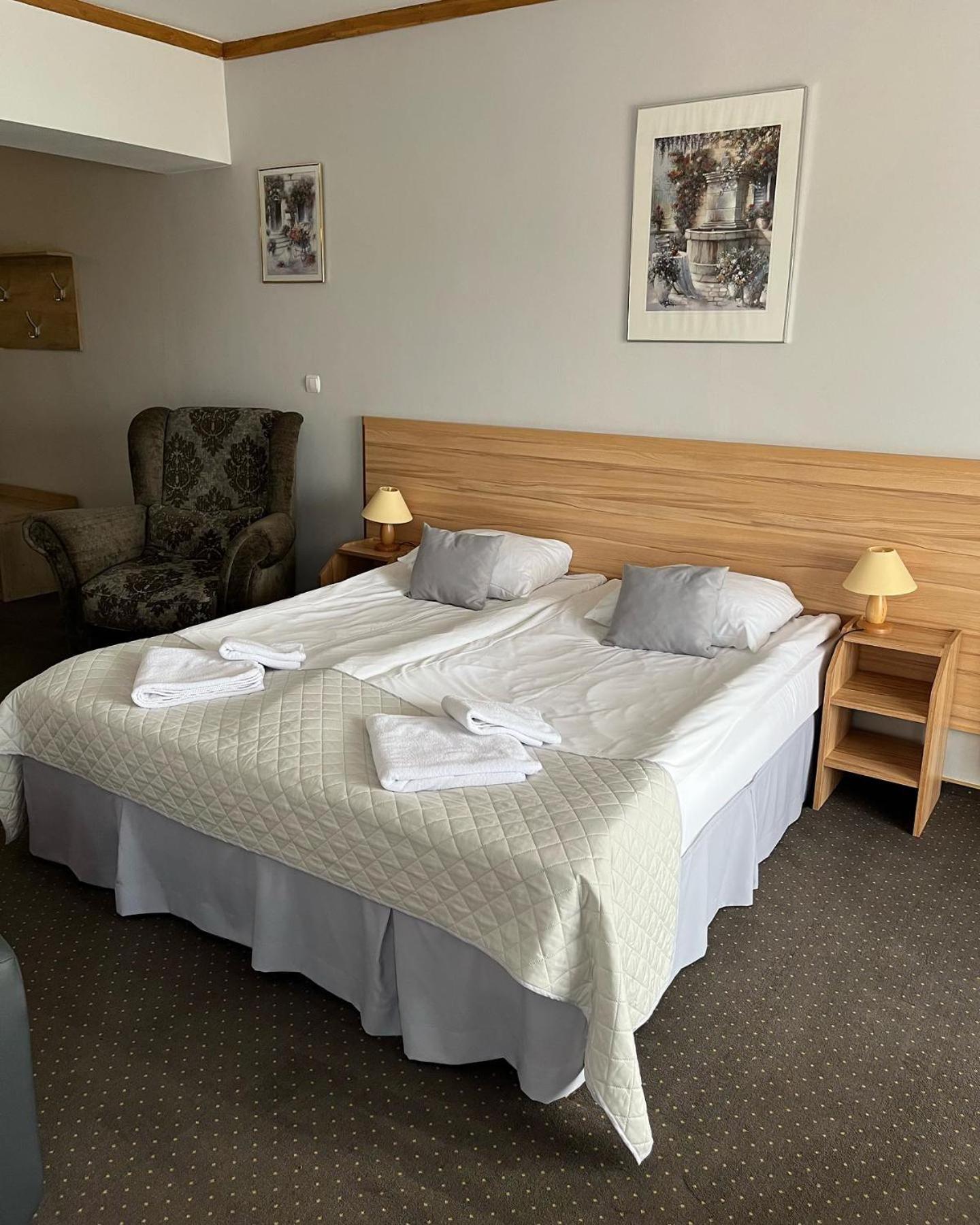 Eva Hotel Мронгово Екстериор снимка