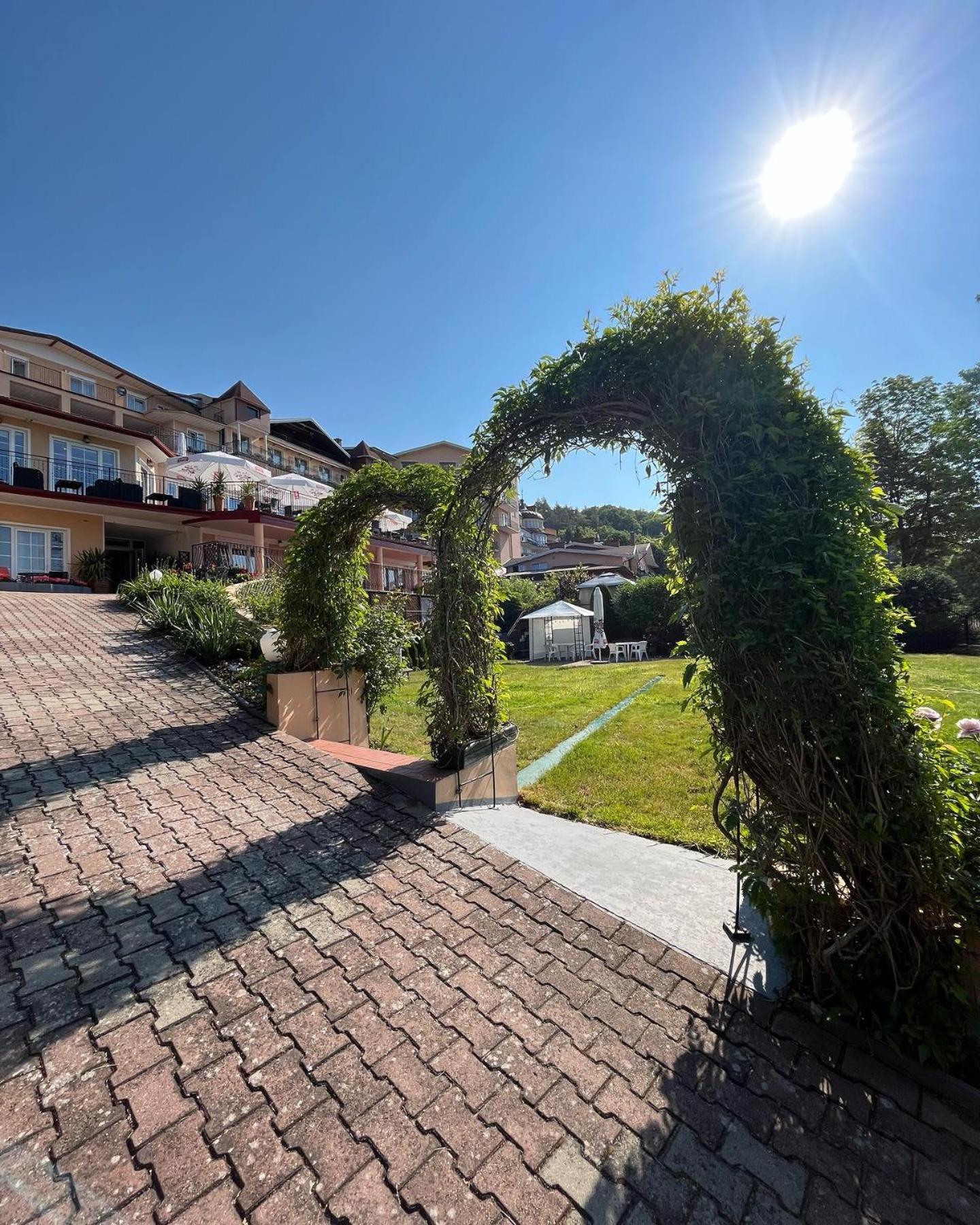 Eva Hotel Мронгово Екстериор снимка