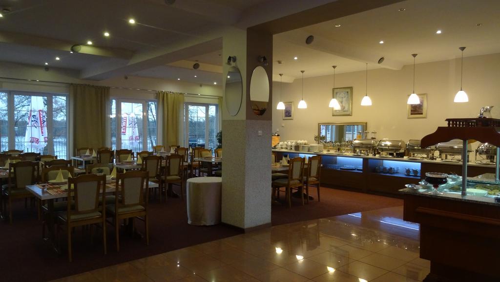 Eva Hotel Мронгово Екстериор снимка